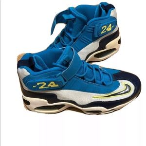 Nike Griffey. Men’s size 8.5